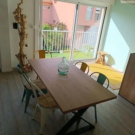 아파트 Au Calme A Deux Pas De La *